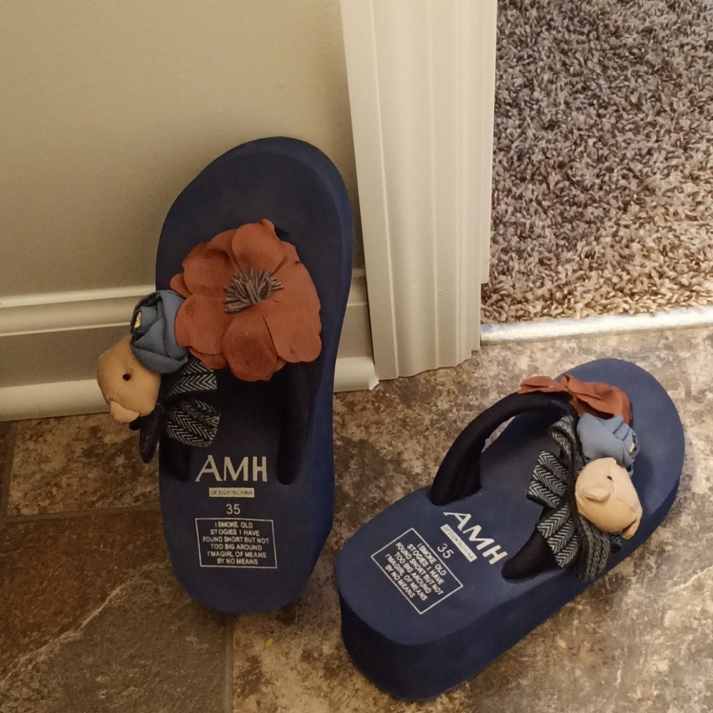 Sandal - Picture 3 of 3